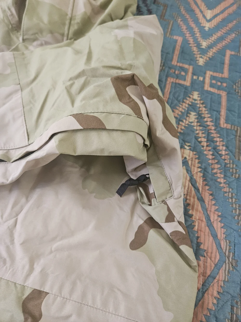 U.S.‎ Army Desert Camouflage Hooded Gor Tex Parka.